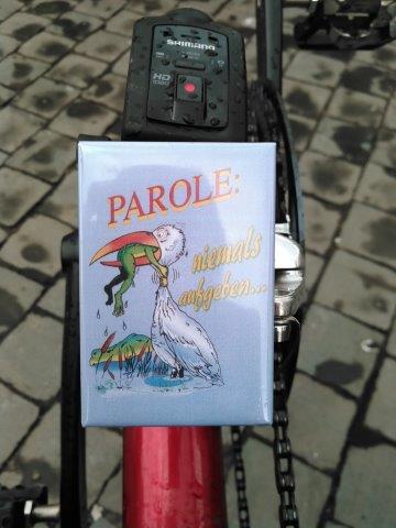 Aufwärts ... da fällt der Blick des öfteren auf mein Mottoschild vorne am Trike