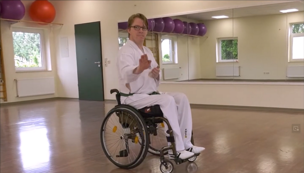 Traditionelles Angrüßen im Taekwondo - Kyongye