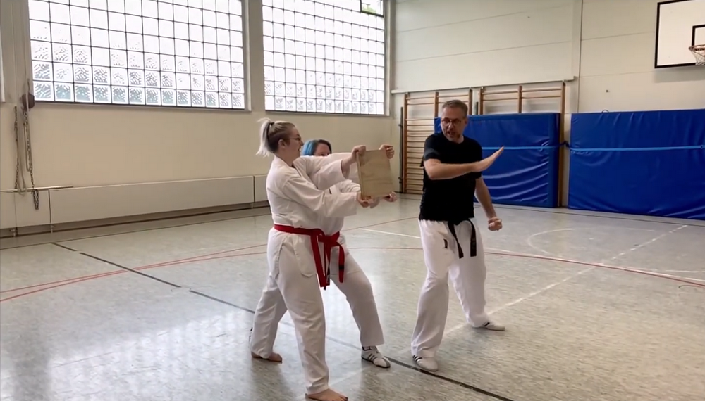 Rollstuhl Taekwondo Bruchtest - Kyok Pa